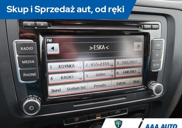 Volkswagen Jetta cena 33000 przebieg: 124570, rok produkcji 2012 z Sztum małe 121